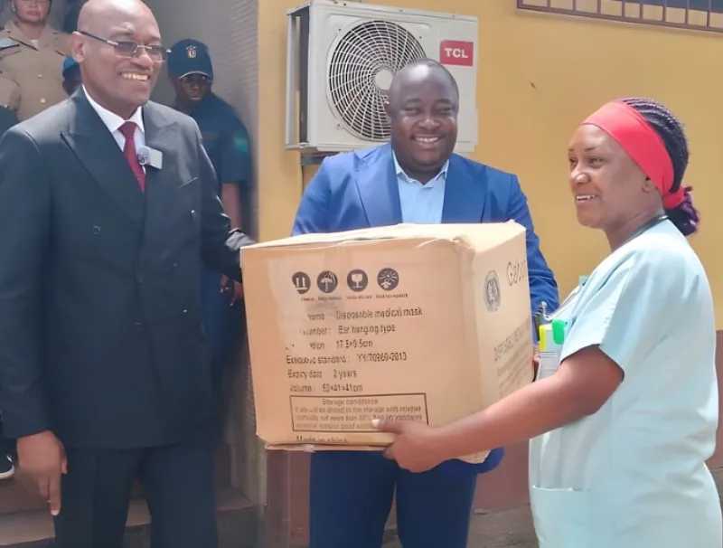 Don de médicaments à l’hôpital Jean-Claude Andrault de Mounana