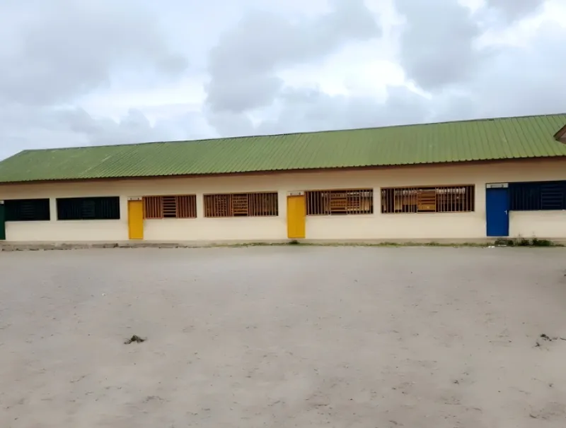 L’une des écoles publiques de Gamba, toujours fermées.