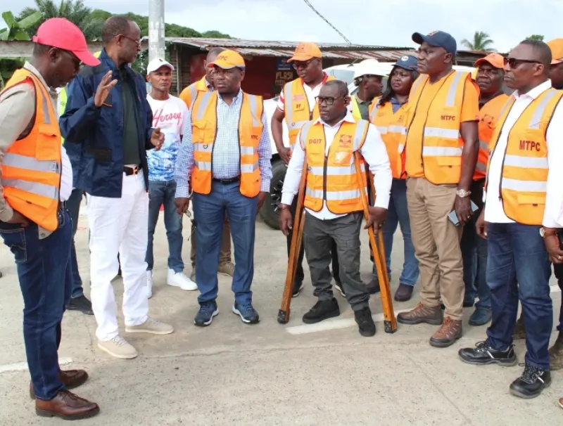 Le ministre des Travaux publics et de la Construction, Edgard Moukoumbi