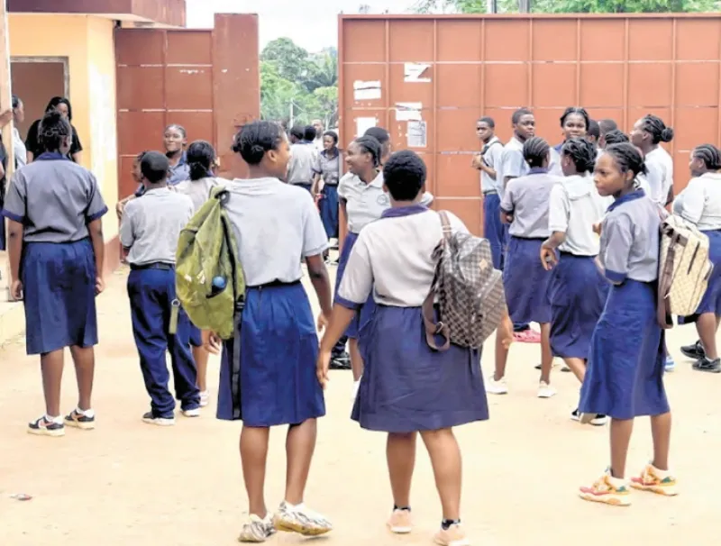 Elèves du CES Mindoube