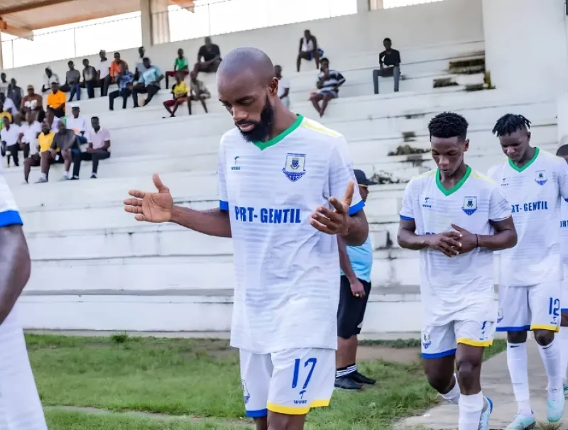 Nathanaël Ndwangou, footballeur professionnel