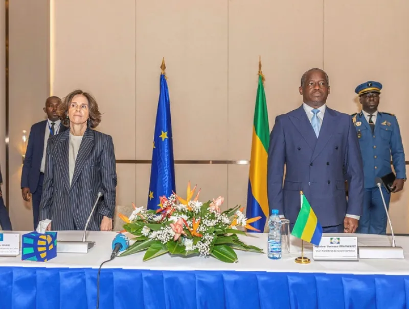 Hermann Immongault, vice-président du gouvernement gabonais et Cécile Abadie, cheffe de la délégation de l'UE au Gabon