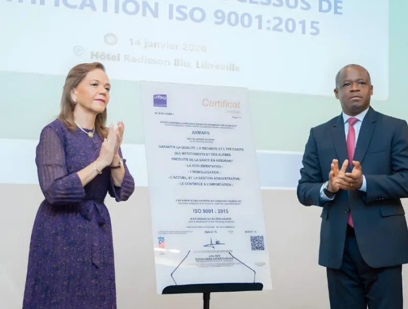 Hermann Immongault, vice-président du gouvernement et Pr Elsa Nkana Joséphine Ayo-Bivigou, ministre de la Santé