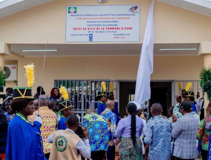 Inauguration de l'hôtel de ville d'Ovan