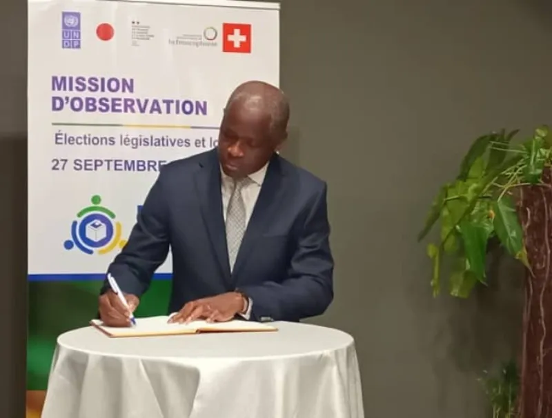 Mission d’observation : le ministre de l’Intérieur visite la cellule de veille du ROC