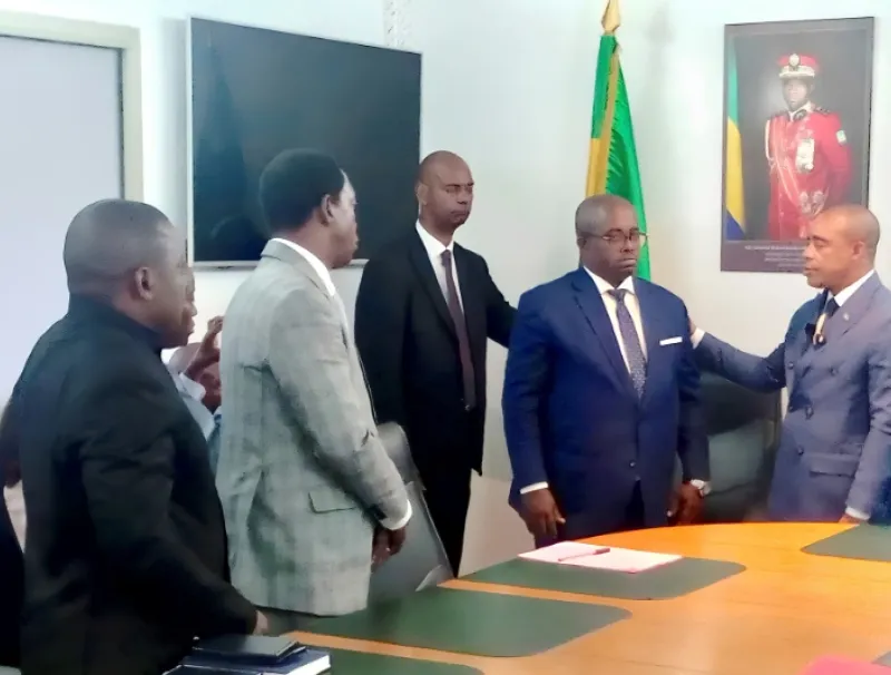 Installation du nouveau DG par le ministre de la Communication et des Médias