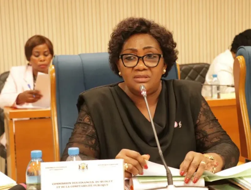 La présidente de la Commission Finances, Jeanine Lydie Roboty-Mbou, lors des auditions