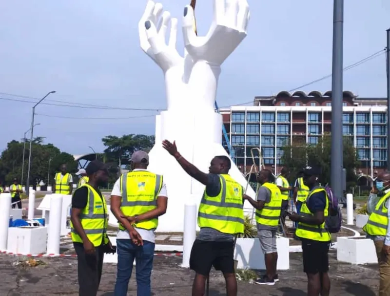 Le monument «place de la Fraternité» fa fait peau neuve.