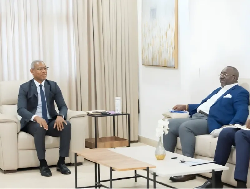 Paul Ulrich Kessany, ministre des sports et Daniel Edjo Mve, vice-président de la Linafp