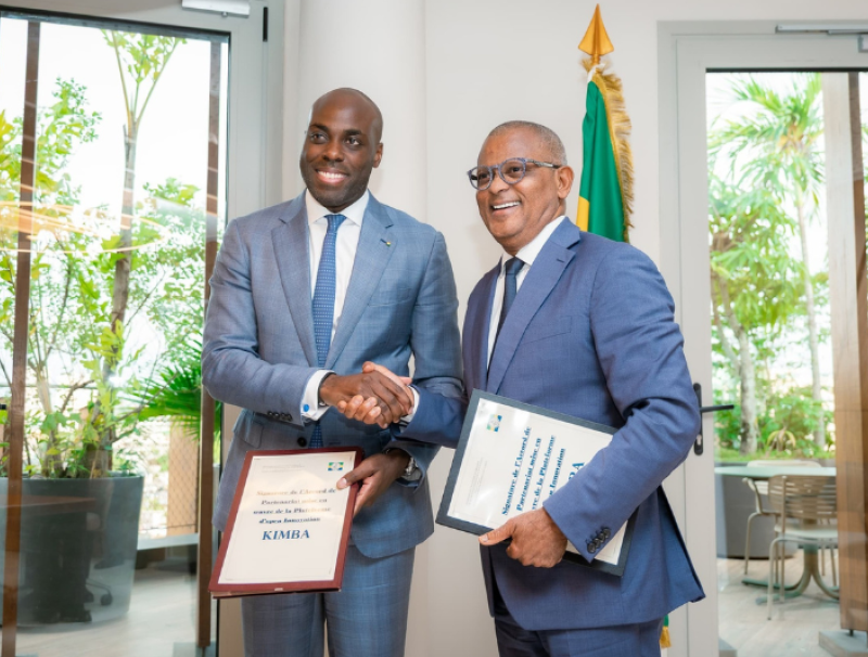 Le ministre de l’Économie numérique, Marc Alexandre Doumba, et le Président de la(FEG), Alain-Claude Kouakoua
