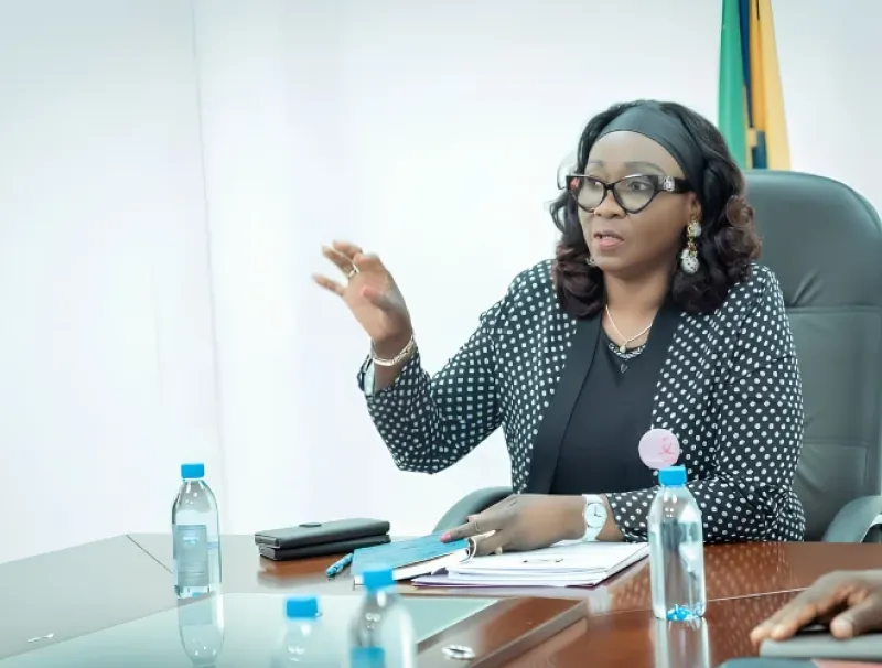 Une phase de l’échange entre la ministre Ibinga-Itsitsa et les partenaires sociaux.
