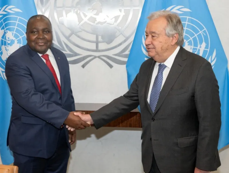 Michel Xavier Biang présente ses lettres de créances à Antoño Guterres