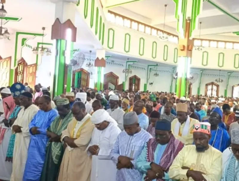 Vue des fidèles à la grande mosquée de Port-Gentil, hier