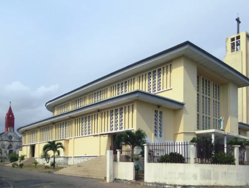 Église notre dame de lourde à libreville