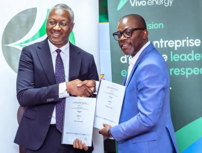 Jeoffroy Abouiboro Kara, directeur général et Vivo Energy et christophe Eyi, directeur général de Olam Palm Gabon