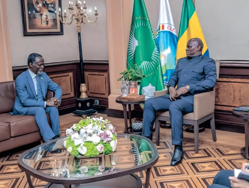 Brice Clotaire Oligui Nguema, président du Gabon et Parfait Onanga-Anyanga,  Représentant spécial par intérim du secrétaire général des Nations unies pour la sous-région et chef de Bureau régional des Nations unies pour l'Afrique centrale. 