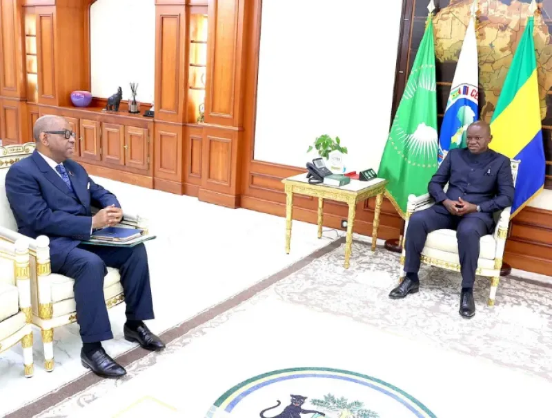 Le président de la République, Brice Clotaire Oligui Nguema, et son vice-président, Alexandre Barro Chambrier.