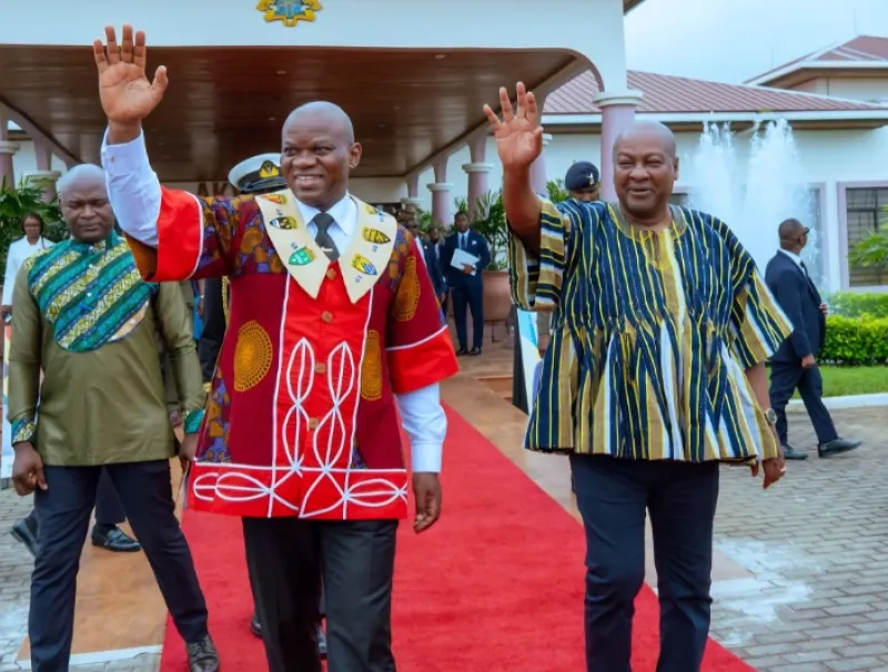 Brice Clotaire Oligui Nguema, président du Gabon et John Dramani Mahama, président du Ghana 