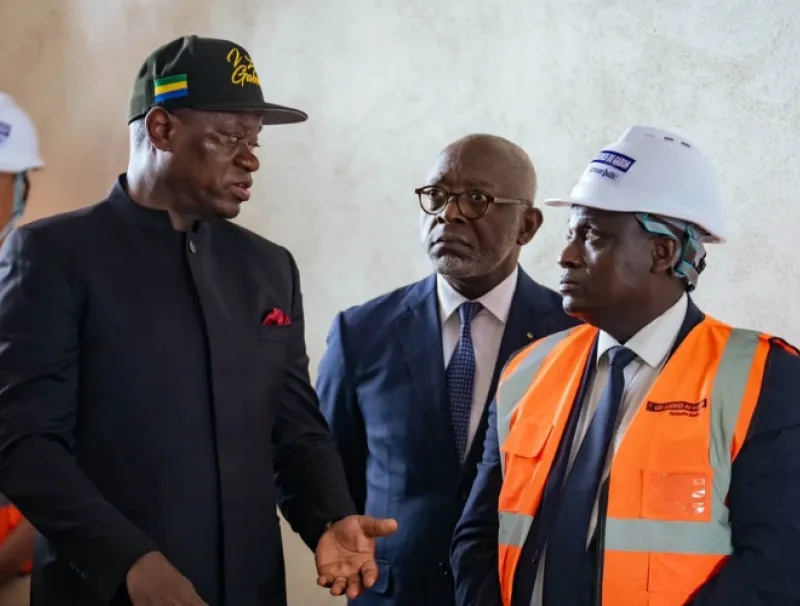 Brice Clotaire Oligui Nguema, président du Gabon en visite à l'Aciéries du Gabon