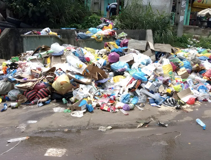 Ordures dans les rues de libreville
