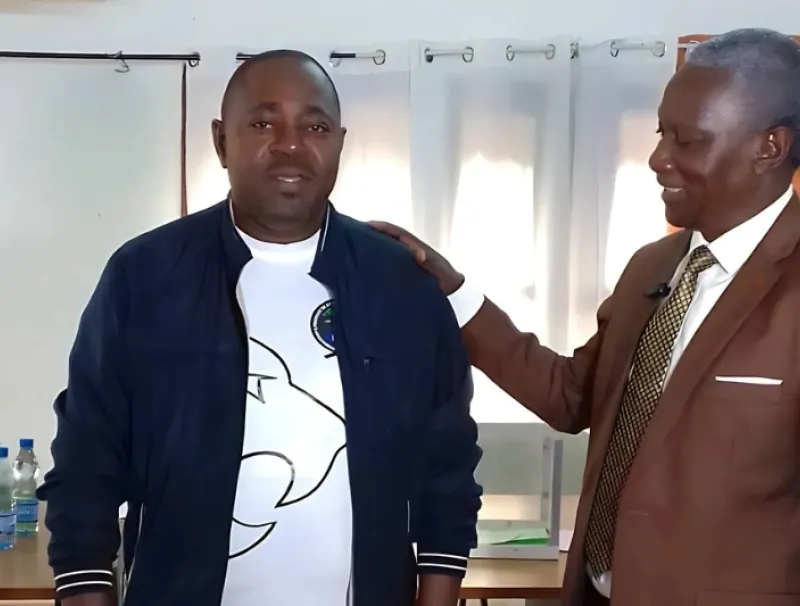 Me Pamphil Andimi Youmou (à gauche) lors de son installation.