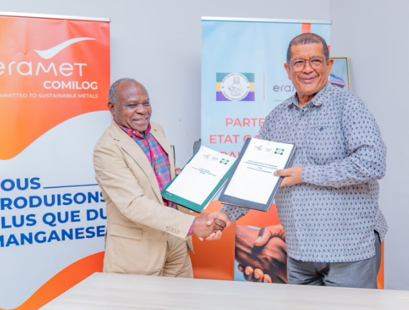 Philippe Tanangoye, ministre de l’accès universel à l’eau et à l’énergie et Leod Paul Batolo, Administrateur directeur général de la Comilog