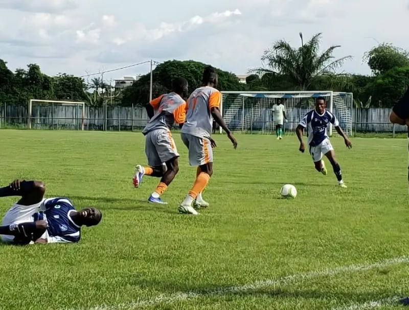 Un instantané de la rencontre ayant opposé LAC et le Football Canon 105