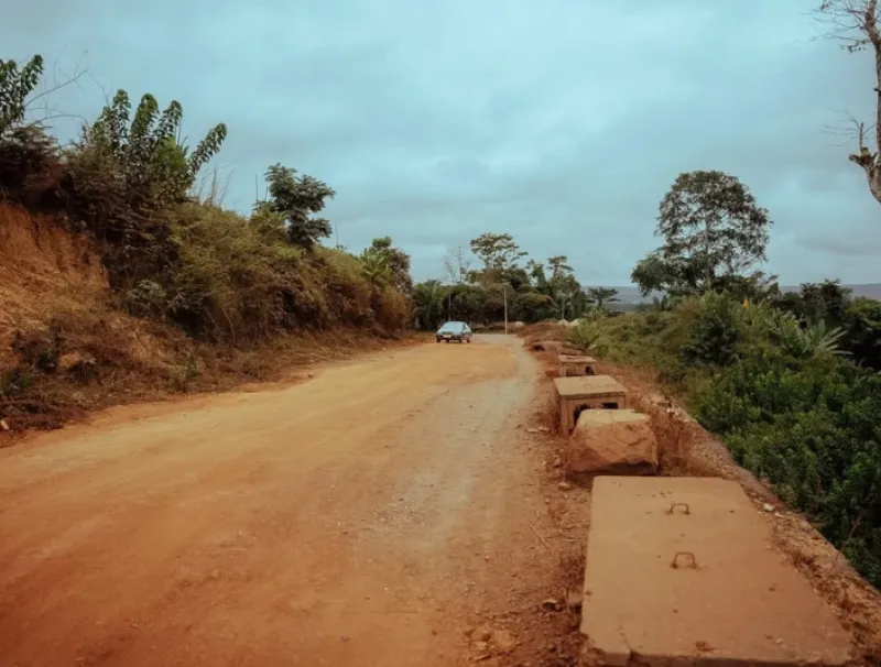 Route Moanda-Bakoumba