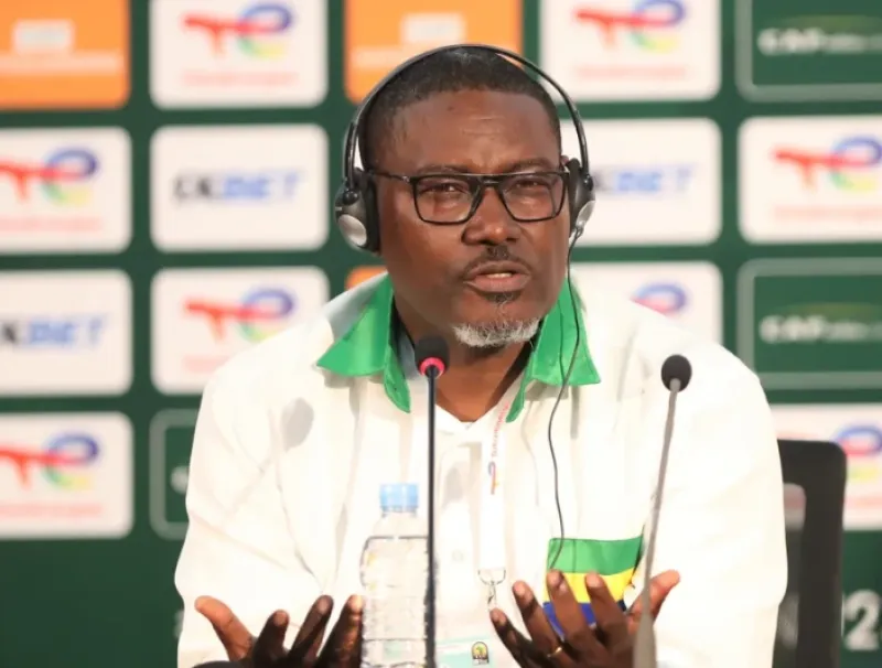 Saturnin Ibela,Entraîneur de football gabonais, instructeur FIFA