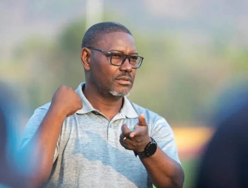 Saturnin Ibela,Entraîneur de football gabonais, instructeur FIFA