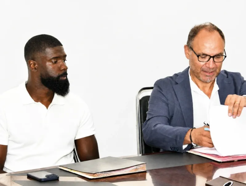 Sébastien Migné, nouveau sélectionneur des panthères du Gabon et Ecuele Manga, manager général 