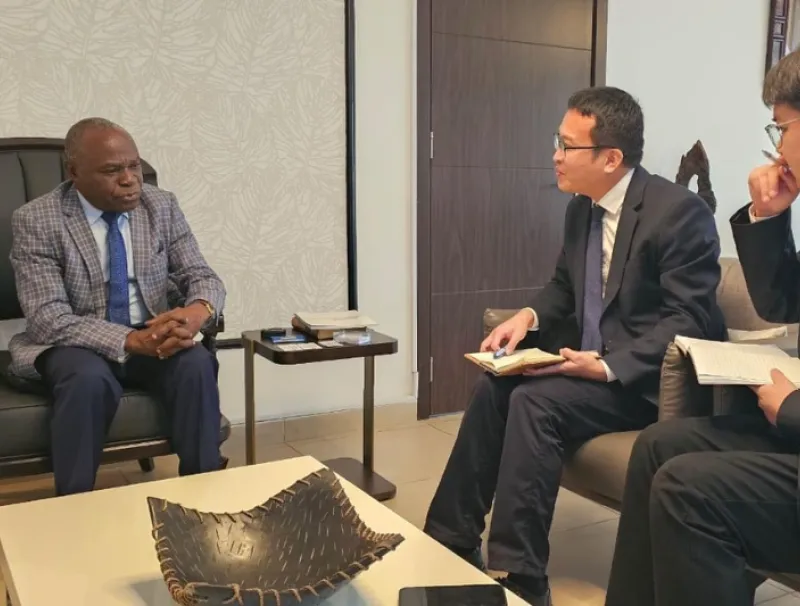Philippe Tonangoye et  une délégation de la société CFHEC