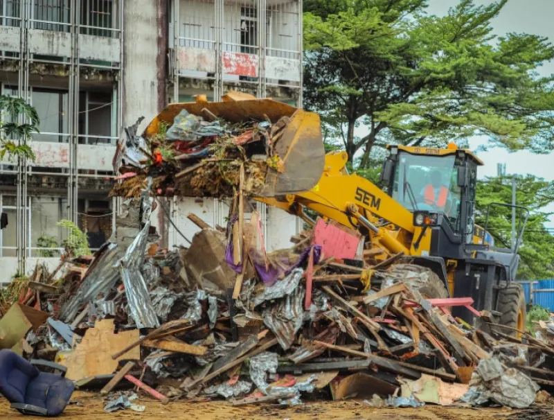 Opération de démolition de la cité des "Trois-Quartiers" et de ‘‘90-Logements’’ 