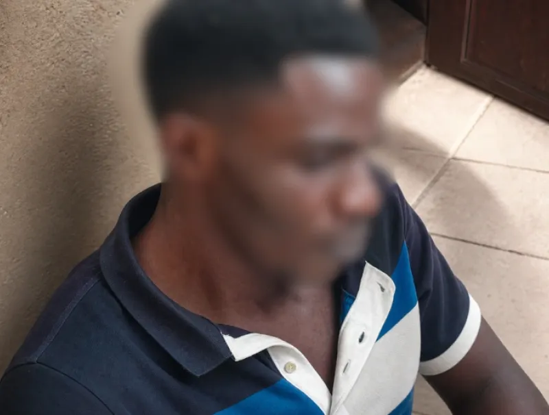 Le violeur présumé après son arrestation par les gendarmes de Moanda.