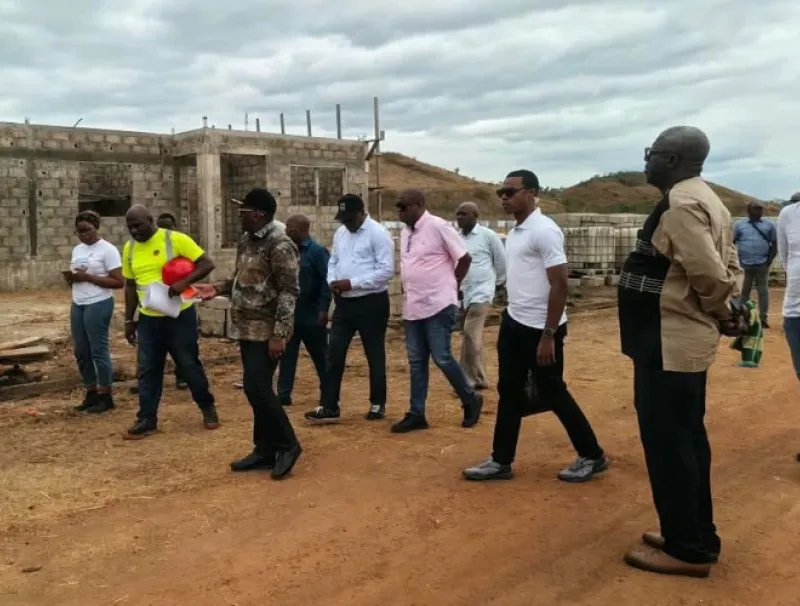 Un des chantiers visités par le ministre d’État Ulrich Manfoumbi Manfoumbi.