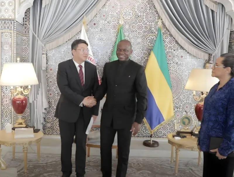 L’ambassadeur de Chine au Gabon Zhou Ping hôte du président Oligui Nguema