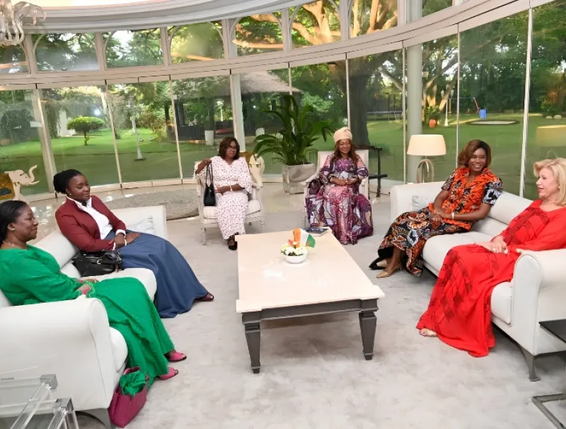 Phase de l’échange entre Zita Oligui Nguema et Dominique Ouattara.