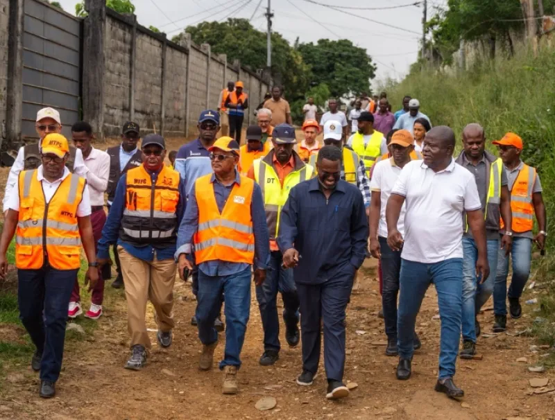 Descente de terrain effectuée par le ministre des Travaux publics Edgard Moukoumbi