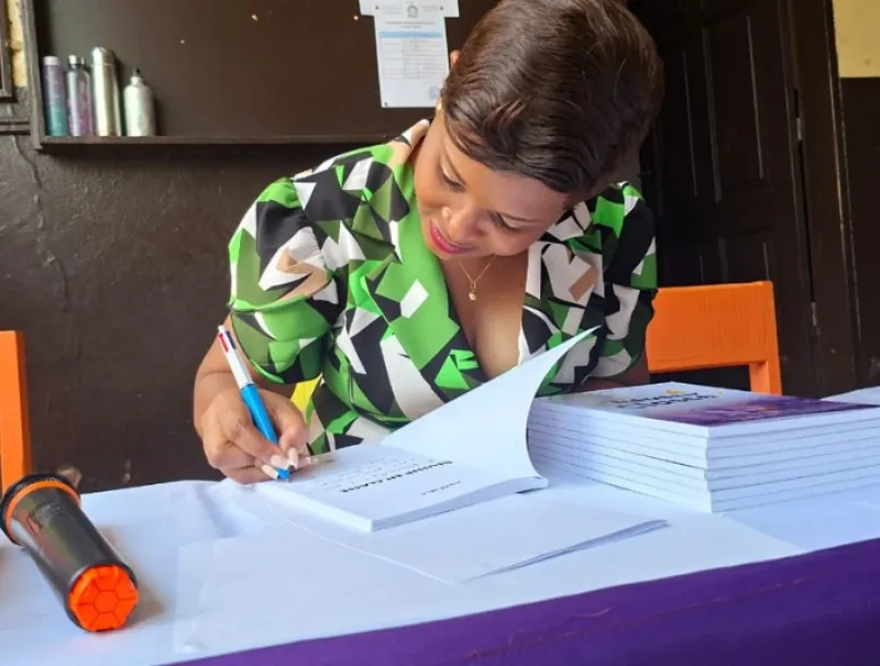 Alvine Sela, Coach scolaire certifiée, psychothérapeute et accompagnatrice des jeunes