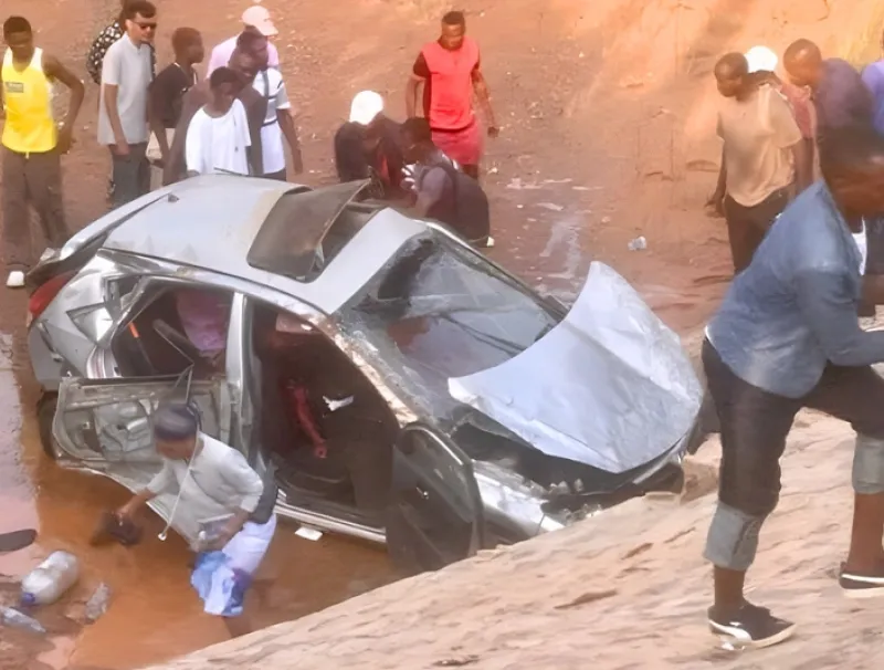 Véhicule accidenté à Nkok