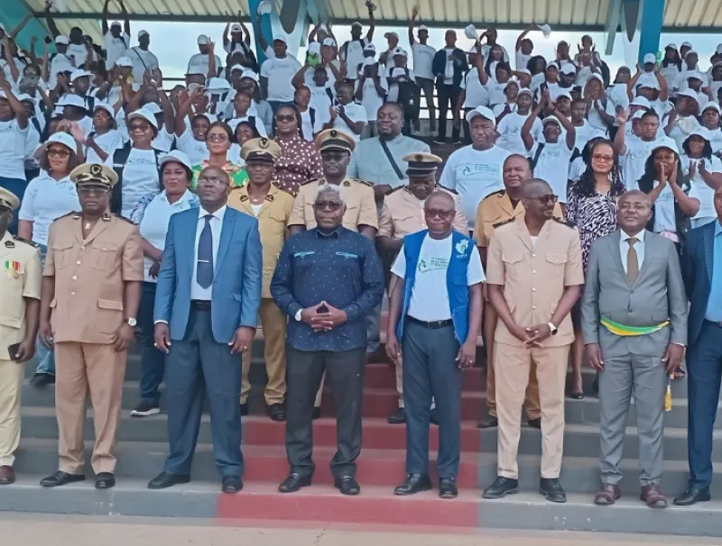 Les agents recenseurs autour des autorités du Woleu-Ntem