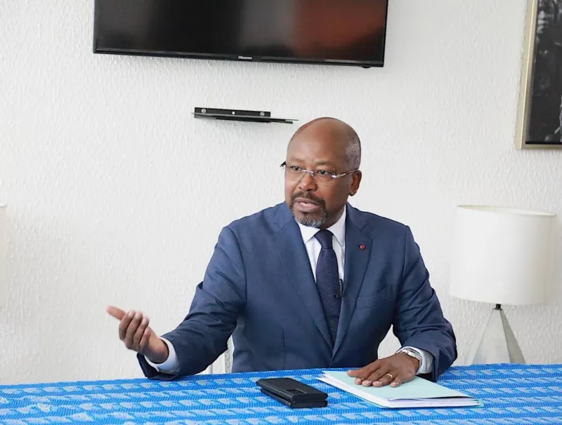 Alain Claude Bilie By-Nze se présentant comme le candidat de la «rupture».