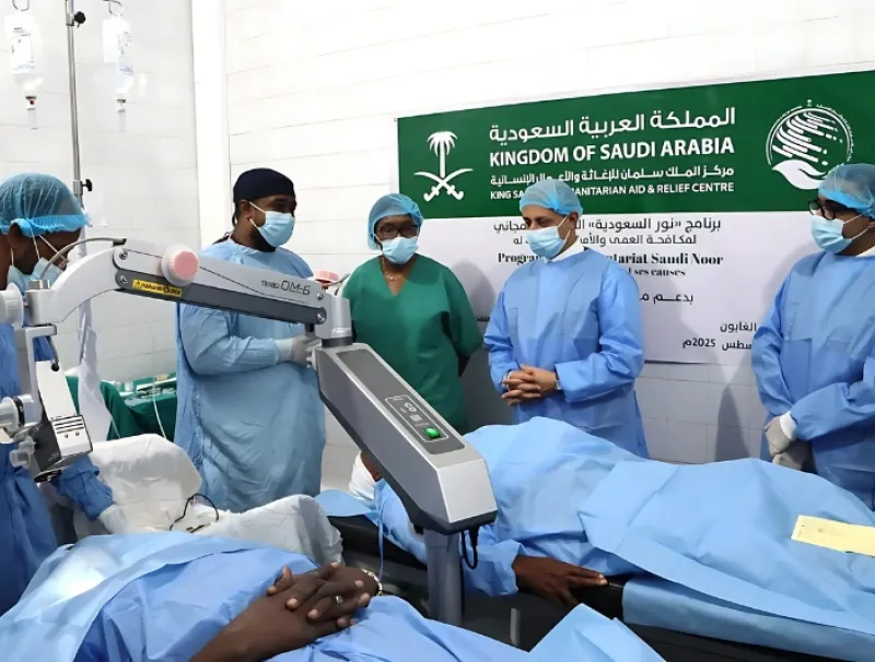 L'ambassadeur d"Arabie Saoudite à la caravane ophtalmologique qui s'est déroulée à l'hôpital de Melen.