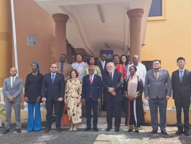 Les diplomates et les responsables de la Commission de la CEEAC après la visite du CERC.