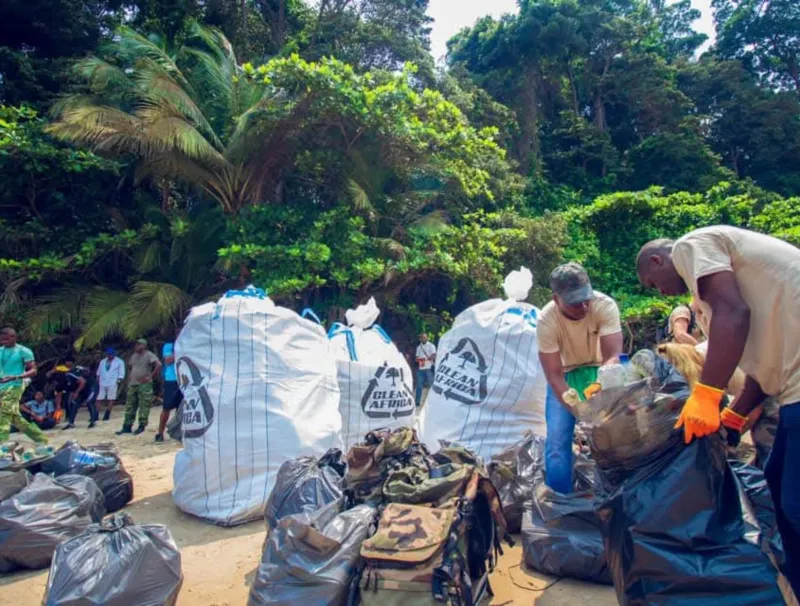 Des membres de l’ONG Réseau gabonais pour l'environnement et le développement durable (RGEDD) © DR