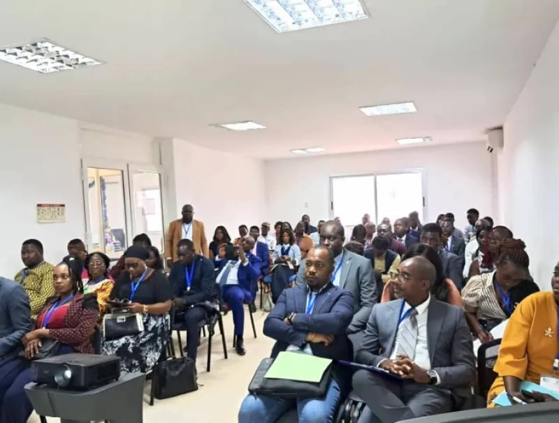 Les participants à l’atelier, attentifs aux communications.