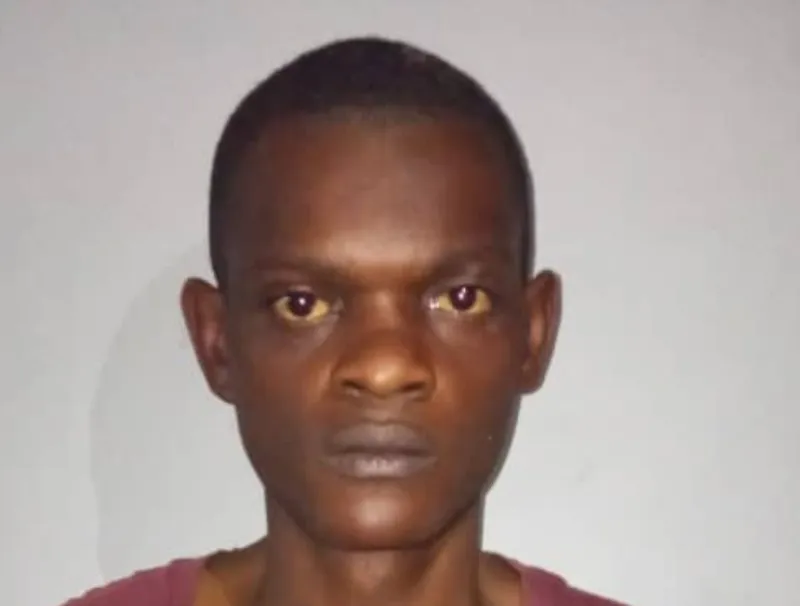 Willis Hans Obissa, alias Cabalera, le Gabonais de 27 ans écroué pour détention illégale d'arme blanche, entre autres.