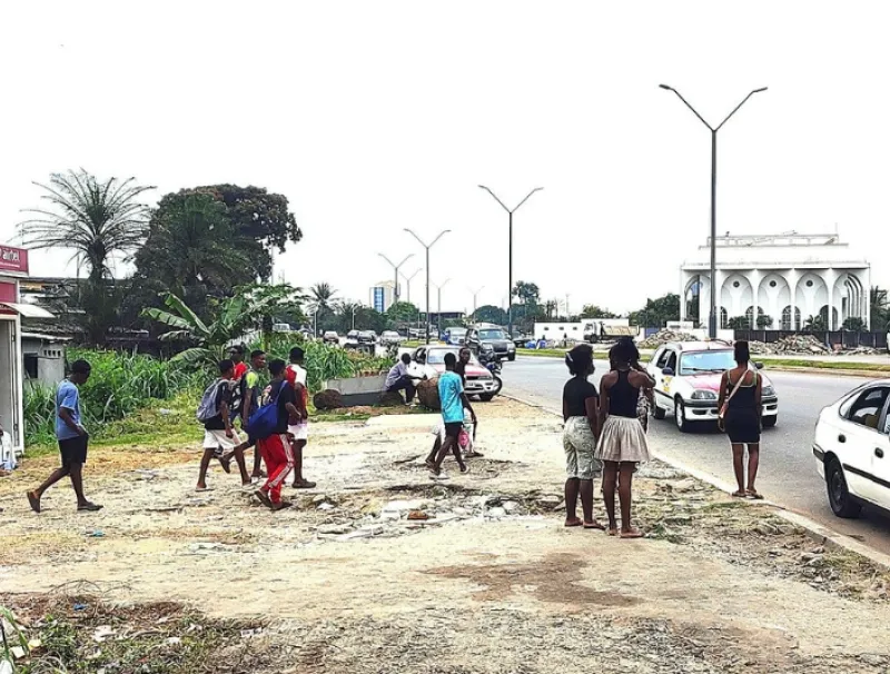 Un segment du boulevard Triomphal de Libreville. © Jocelyn Abila