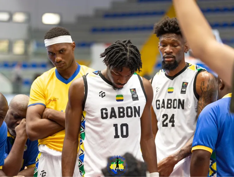 Des joueurs gabonais après la défaite face au Cameroun © DR