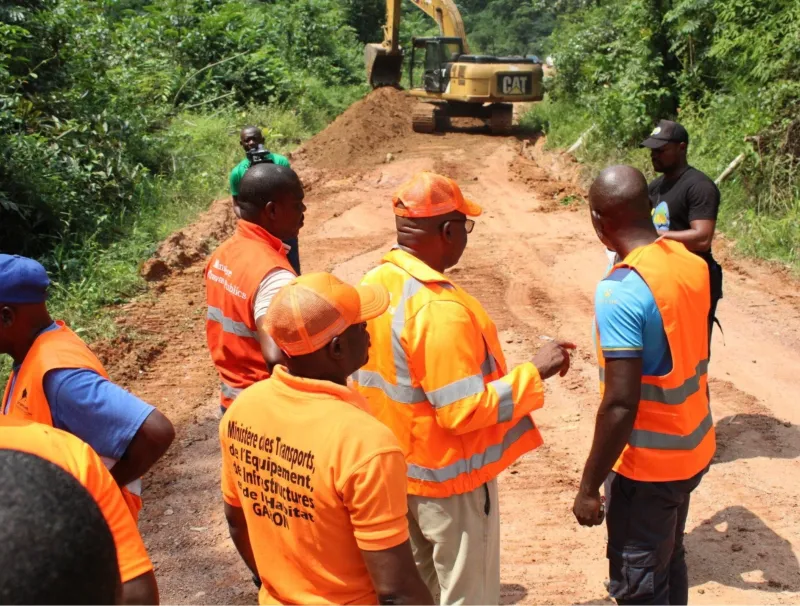 La délégation d'inspection sur le tronçon Koula-Moutou-pont Offoué. © RRAD/L'Union